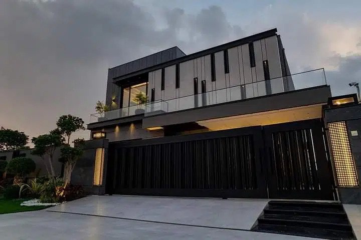Eyes Catching Modern Design Brand New Luxury Bungalow Prime