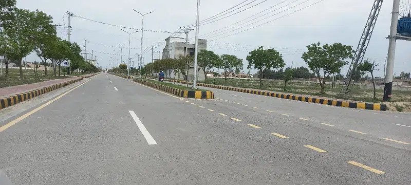 10 Marla Plot For Sale