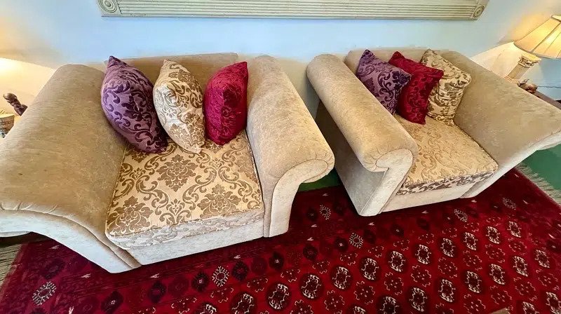 2 classic Sofa sets as good as new. 7 seater and 5 seater sofa