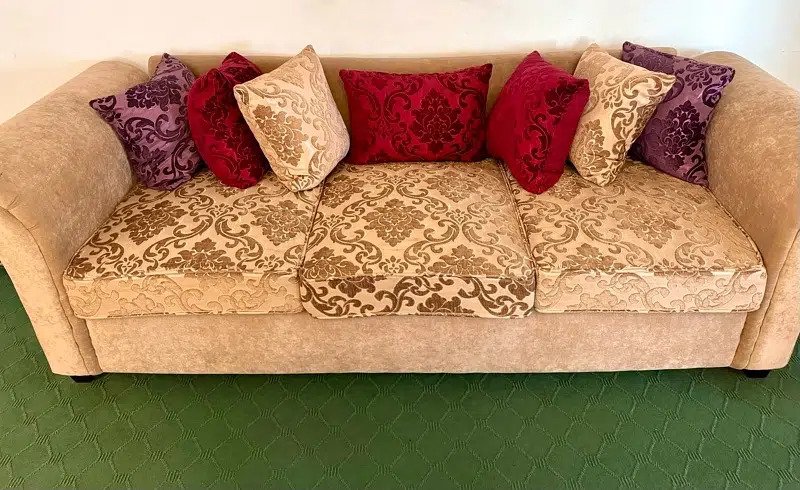 2 classic Sofa sets as good as new. 7 seater and 5 seater sofa