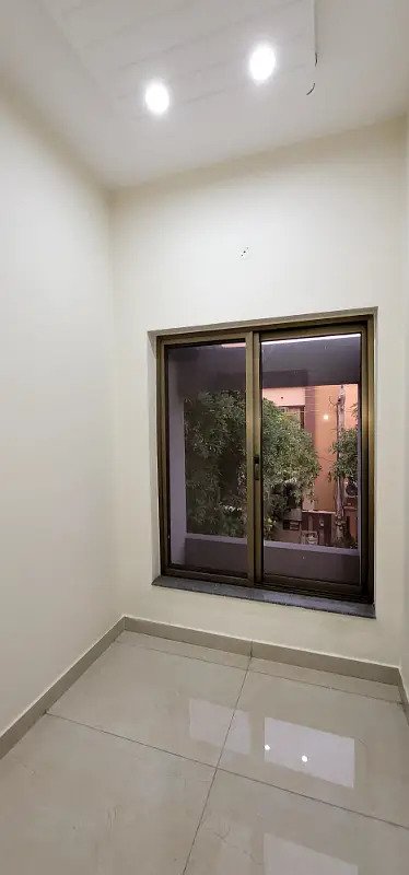 5 MARLA BRAND NEW HOUSE AVAILABLE FOR RENT