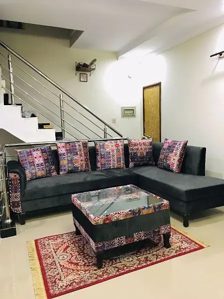 SALE SALE SALE BUMPER SALE ON 5 SEATER ELEGANT DESIGN SOFA S