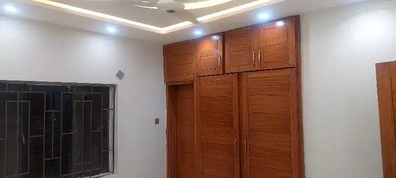 10 Marla Beautifully Renovated House for Urgant Sale