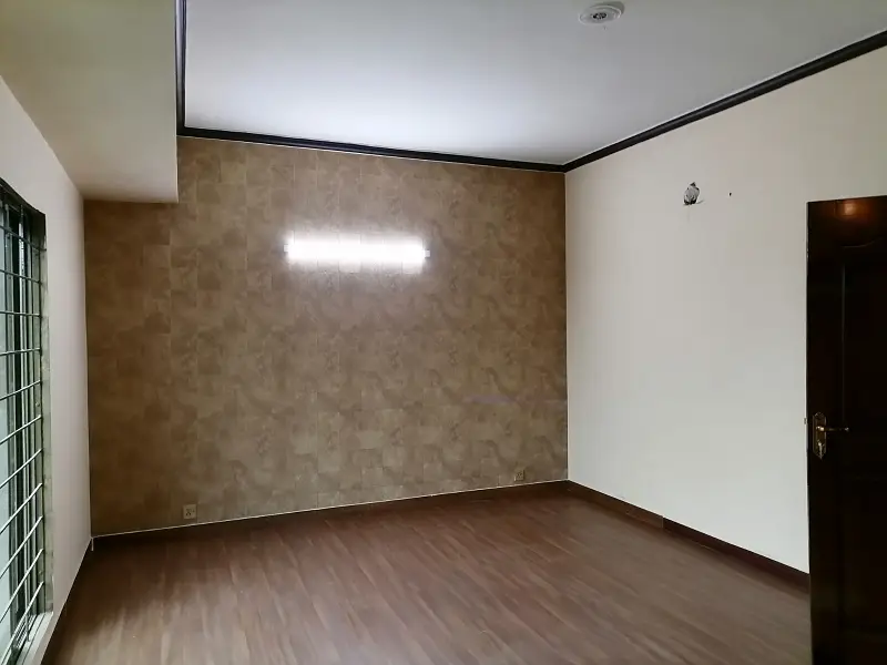 Get An Attractive Prime Location House In Madina Town