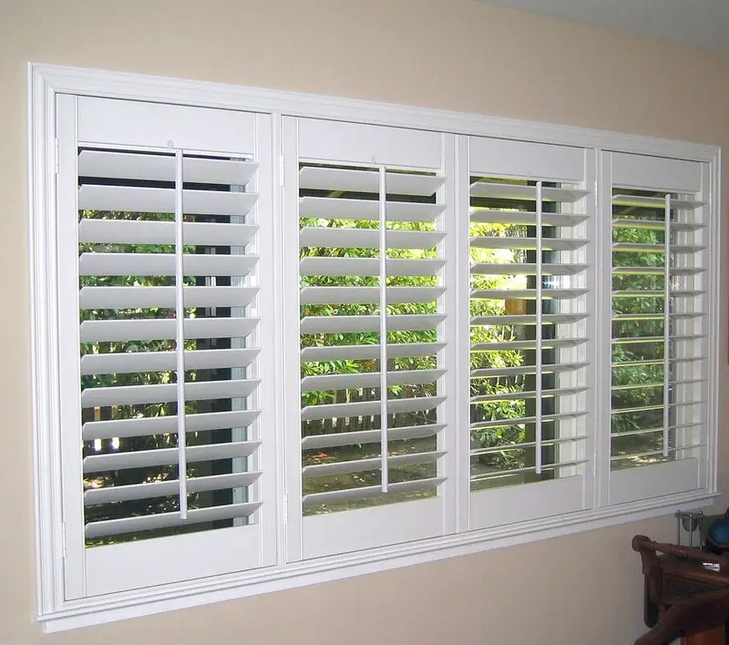 Roller Blinds / Wallpaper / Vinyl Floor / Wooden Floor / Flu