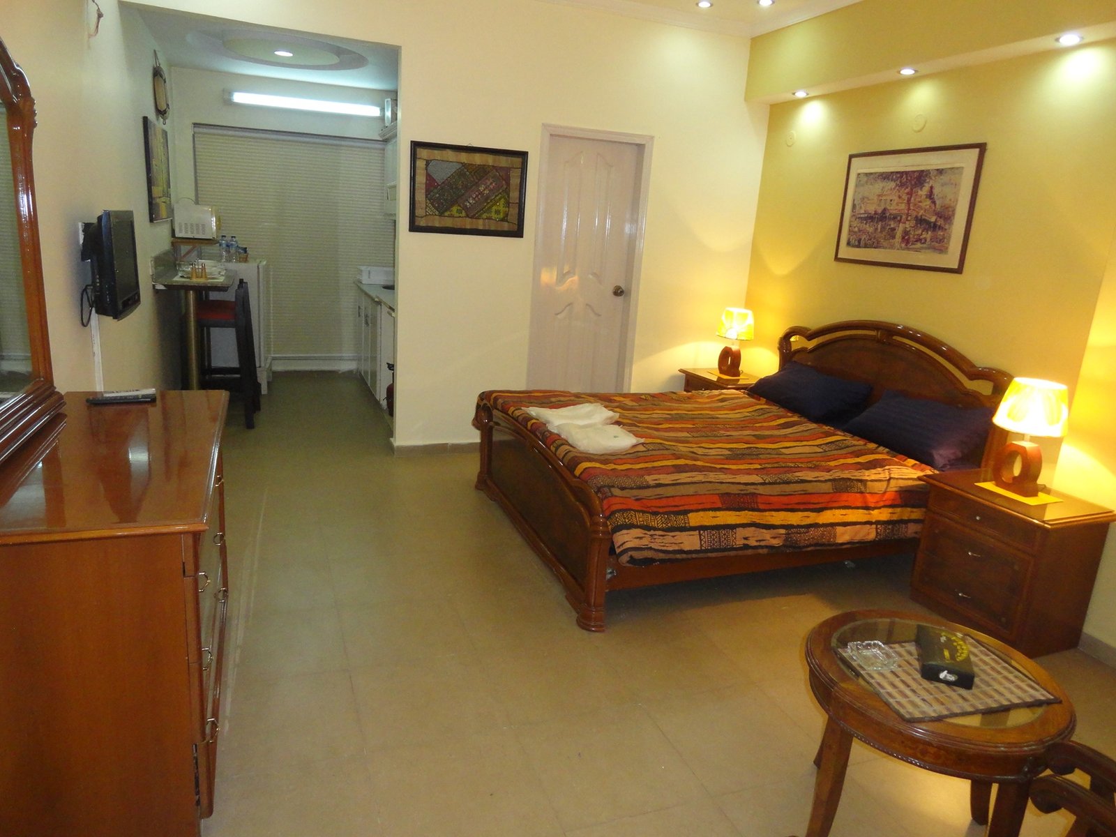 Beautiful Centrally Located Studio Apartment/Flat Garden Town