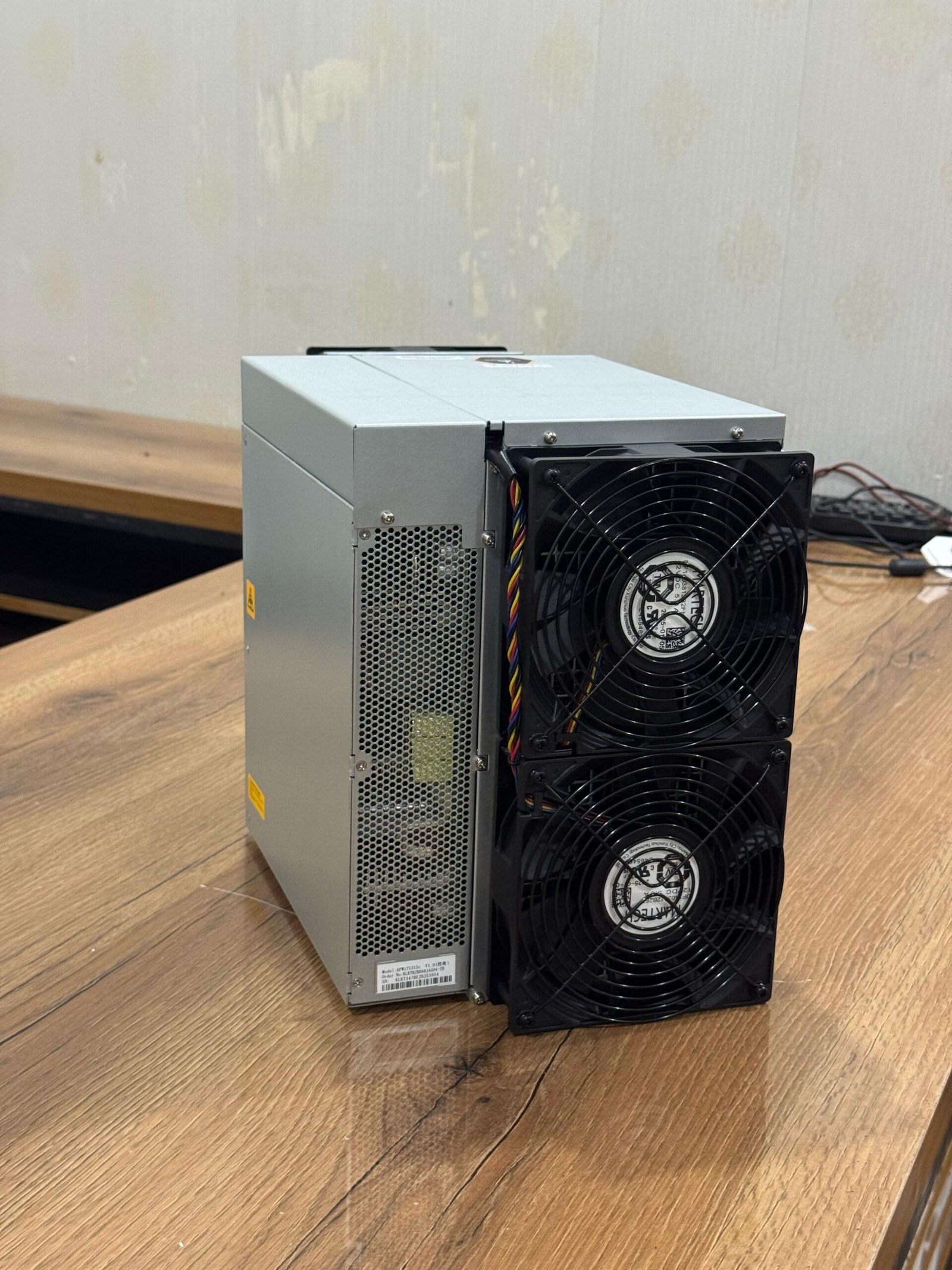 Bitmain Antminer L9 (17Gh)
