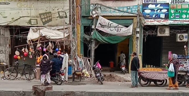 Main Road Shah Alam,Commercial shop-Double story(with Zameen