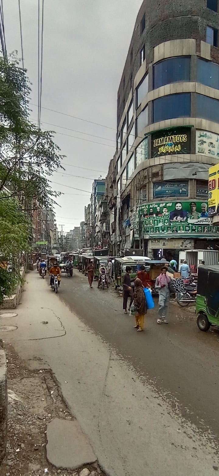Main Road Shah Alam,Commercial shop-Double story(with Zameen