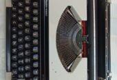 Typewriter Silver Reed SR-200 Portable Model (Made in Japan)
