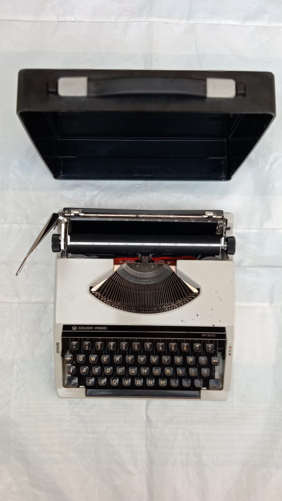 Typewriter Silver Reed SR-200 Portable Model (Made in Japan)
