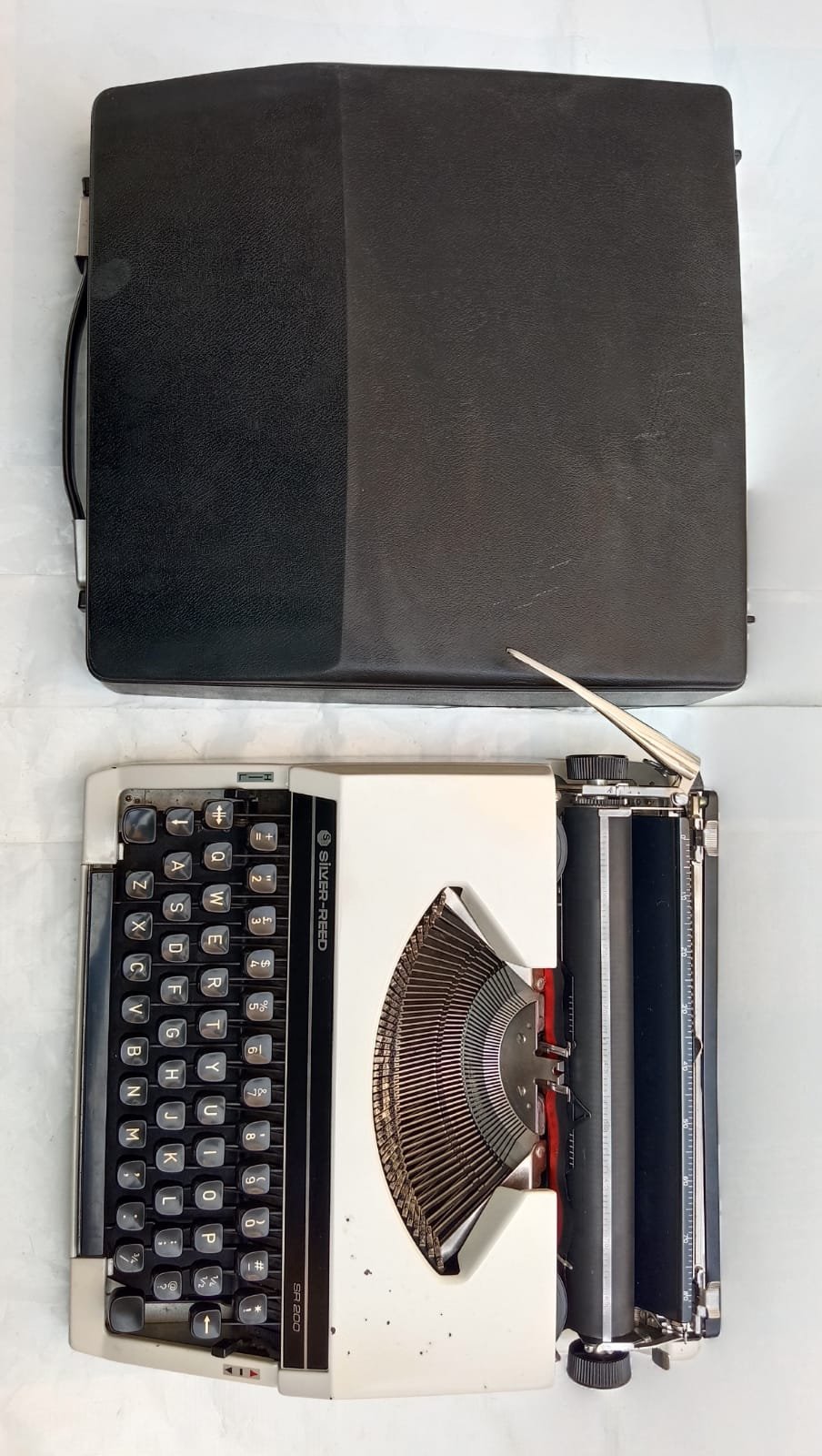 Typewriter Silver Reed SR-200 Portable Model (Made in Japan)