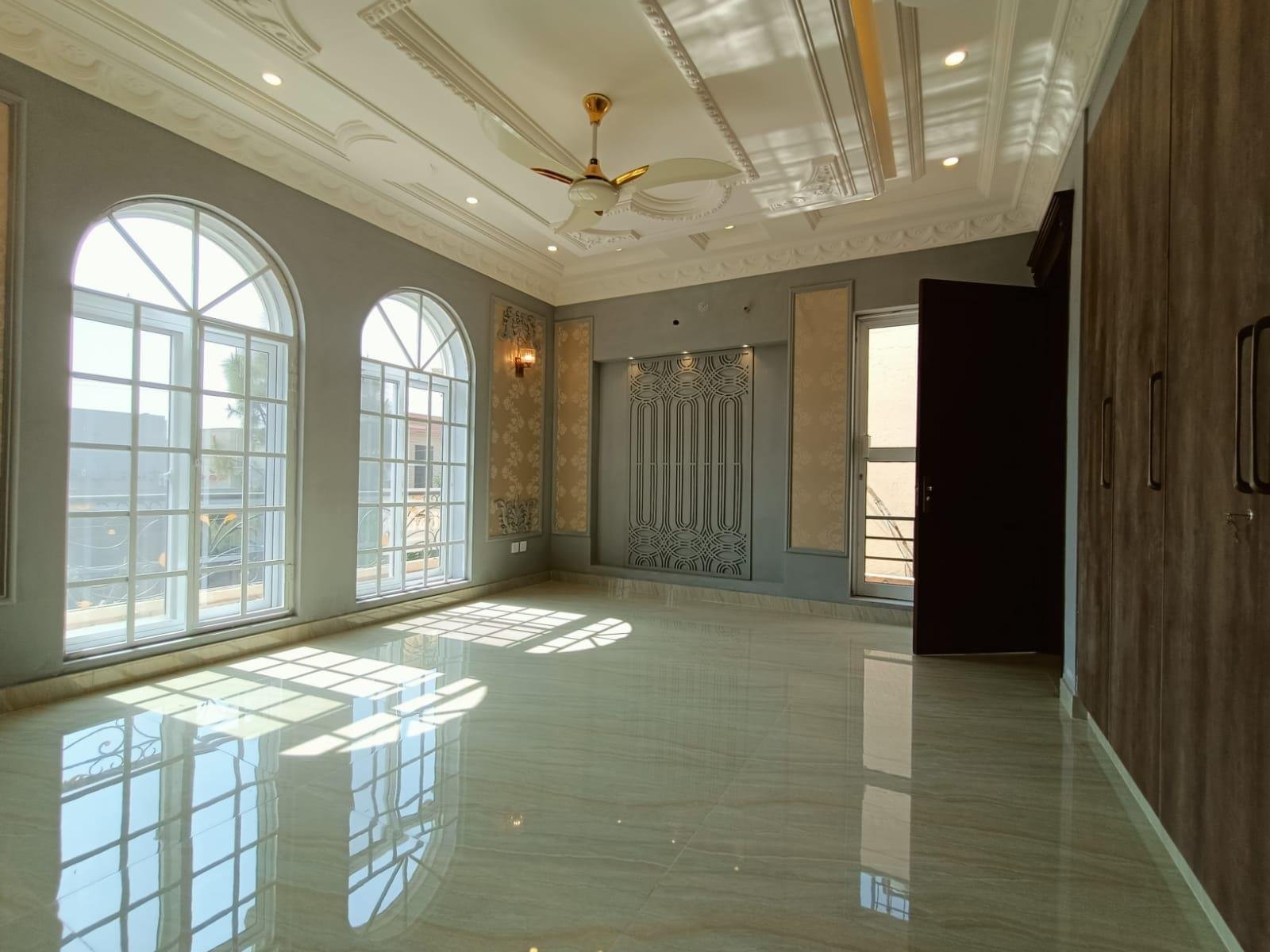 super hot Location 1 kanal house for sale