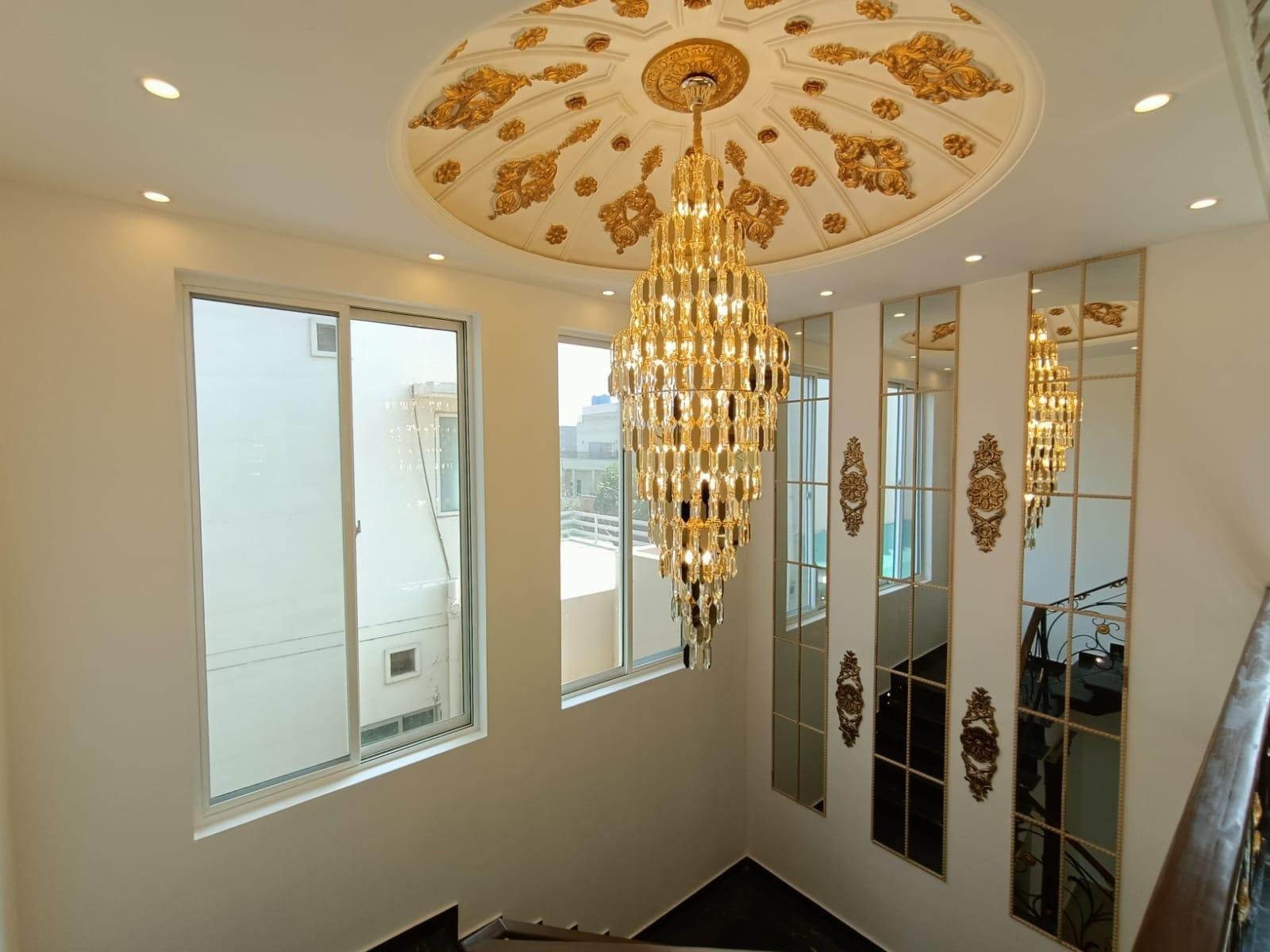 super hot Location 1 kanal house for sale