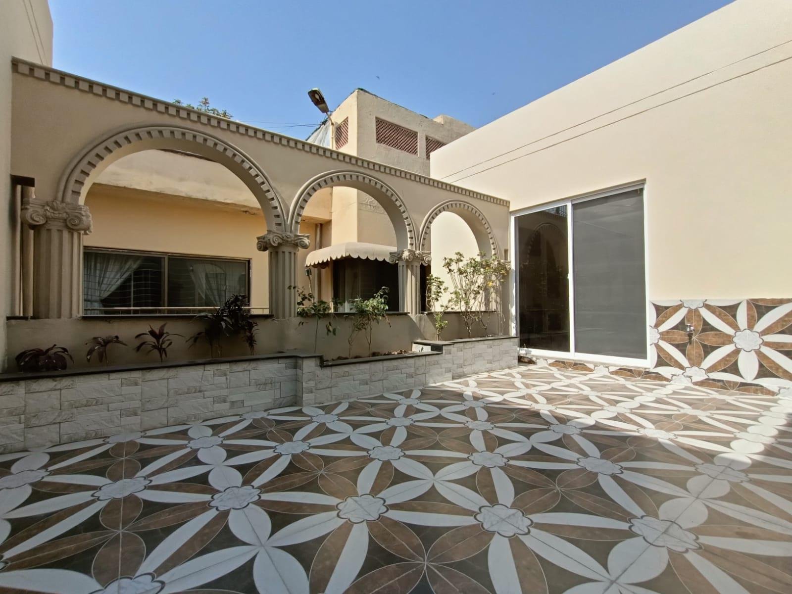 super hot Location 1 kanal house for sale