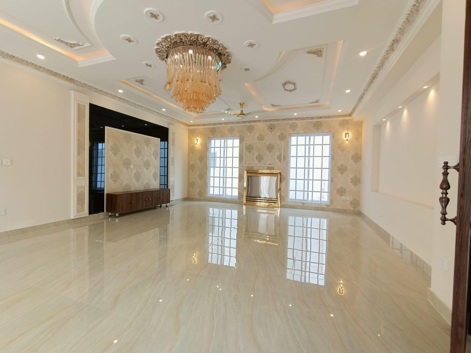 super hot Location 1 kanal house for sale