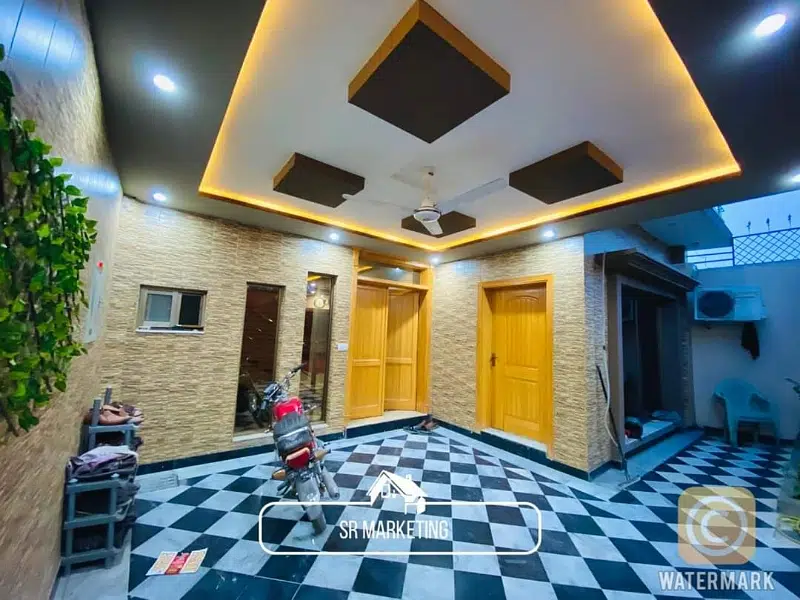 Prime location 8 Marla house available for sale