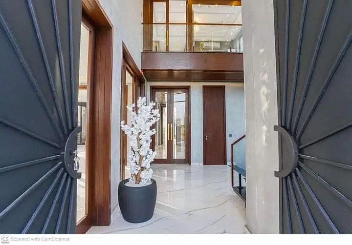 Eyes Catching Modern Design Brand New Luxury Bungalow Prime