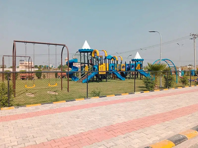 10 Marla Plot For Sale