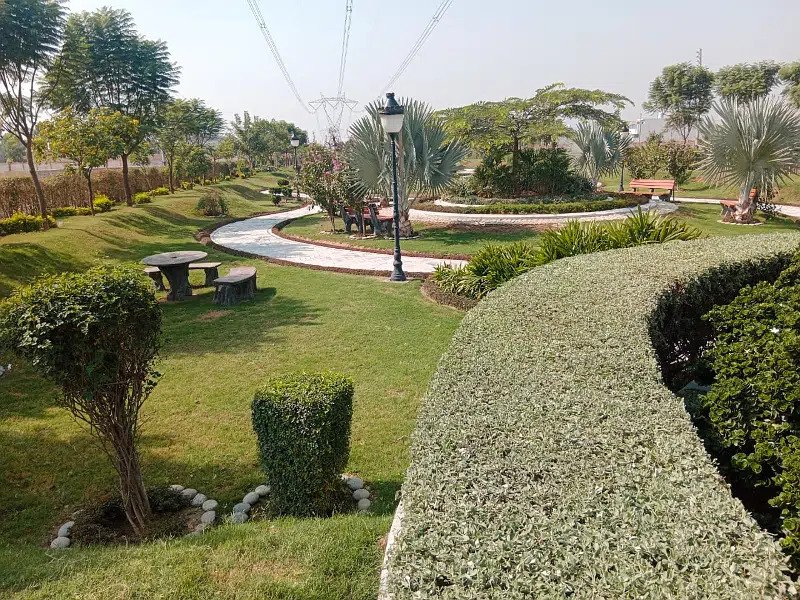 10 Marla Plot For Sale