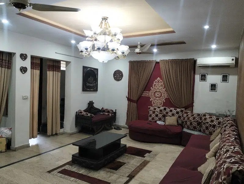 10 Marla Triple Storey House For Sale At Prime Location