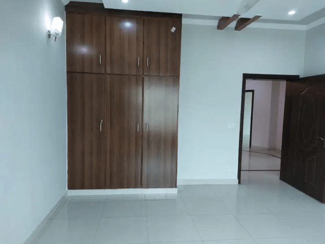 10 Marla Luxury beautiful house for sale in wapda town phase