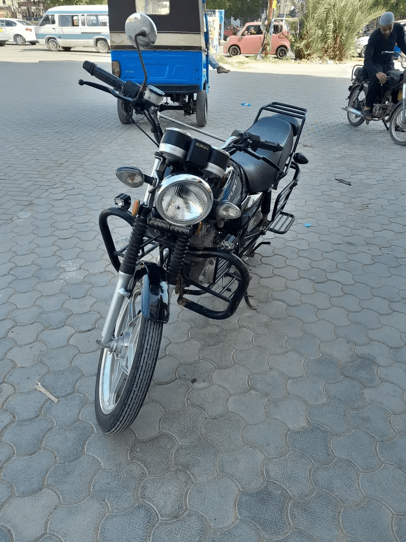 Suzuki GS 150 Special Edition 2021 – 8900 KM (Genuine)