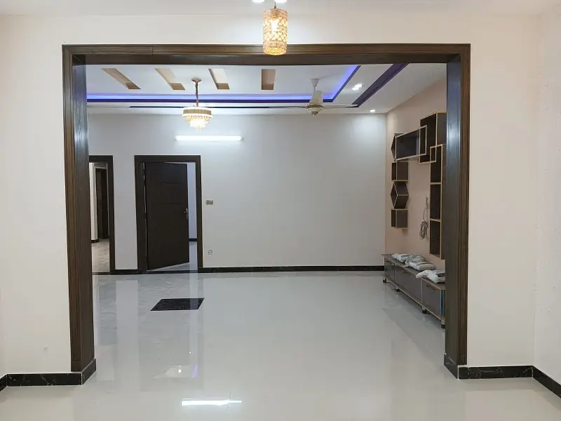 10 Marla Residential House For Sale