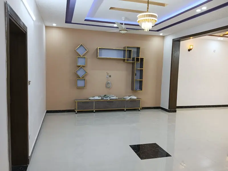 10 Marla Residential House For Sale