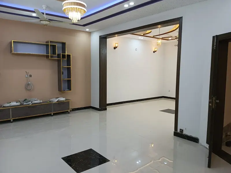 10 Marla Residential House For Sale