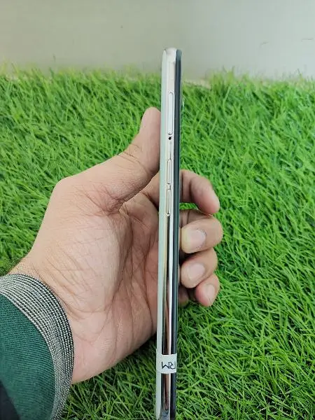 OPPO F11 8 gb RAM & 256 GB WITH BOX AND CHARGER DUAL SIM APPROVE