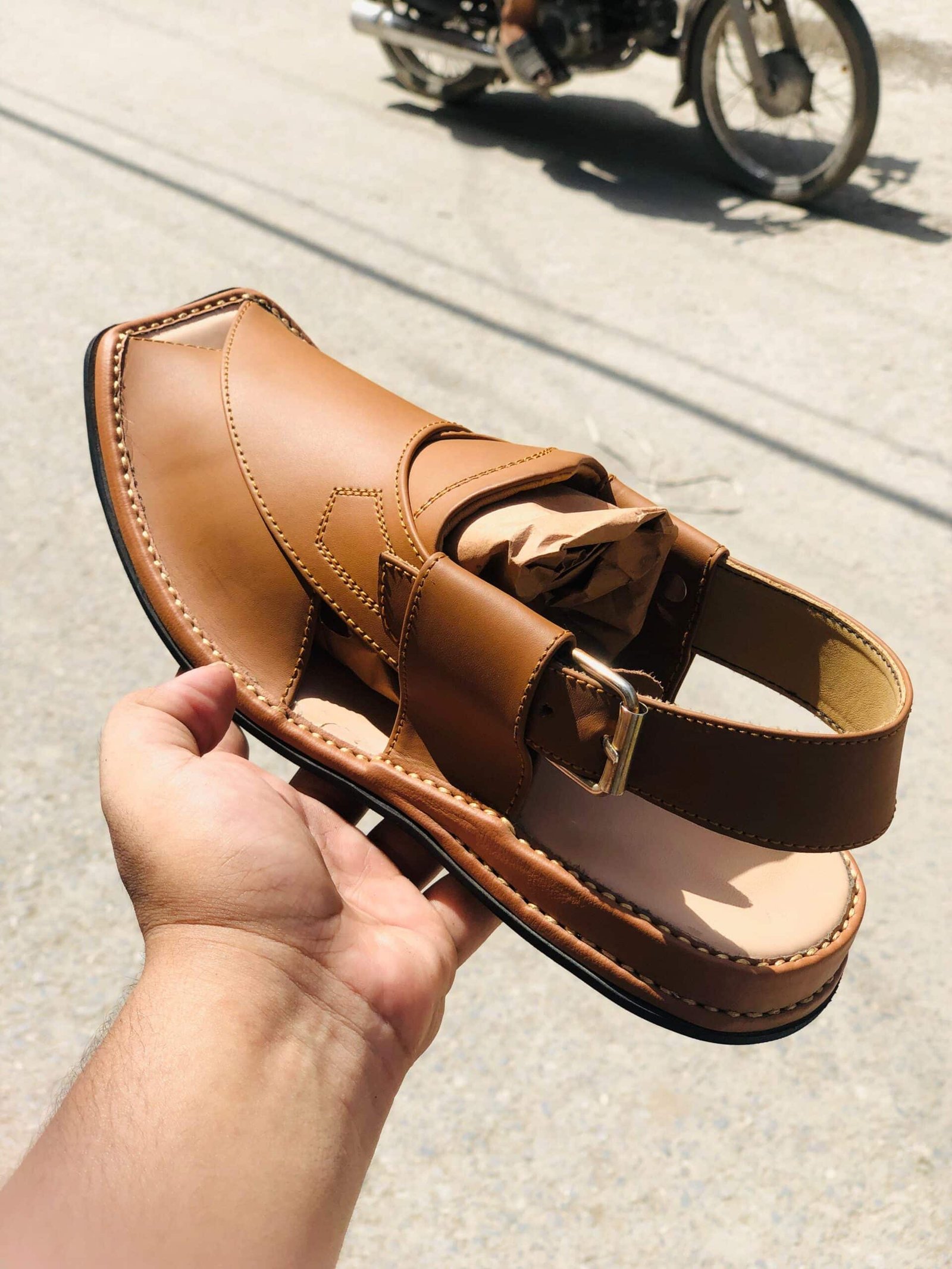 Men’s Peshawari Chappals: A Heritage Crafted by Leather Legac