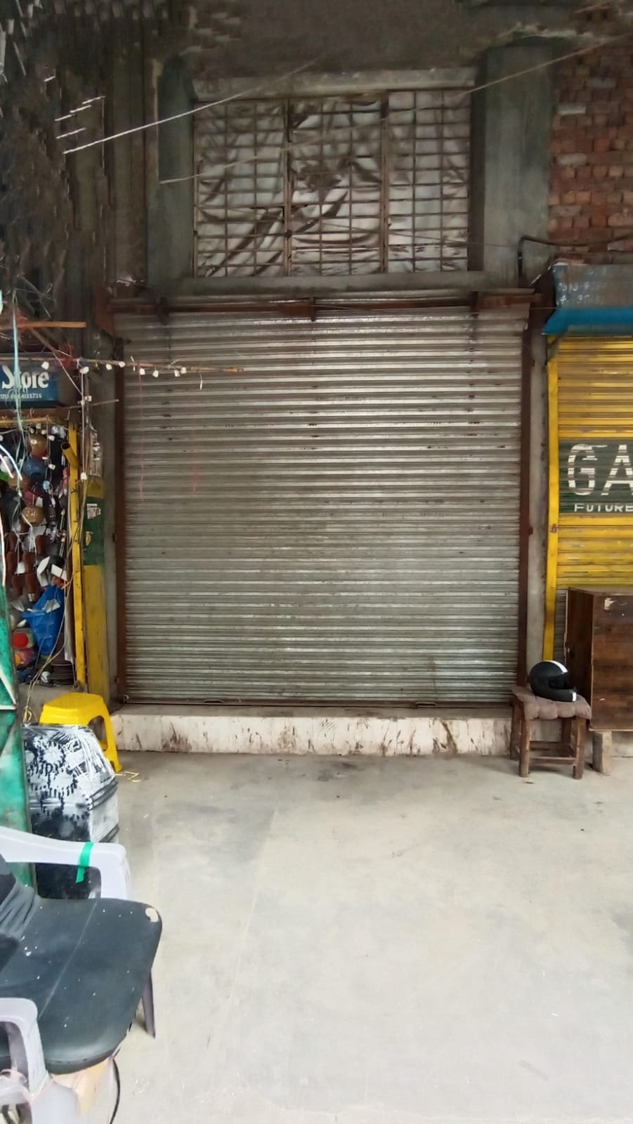 Main Road Shah Alam,Commercial shop-Double story(with Zameen