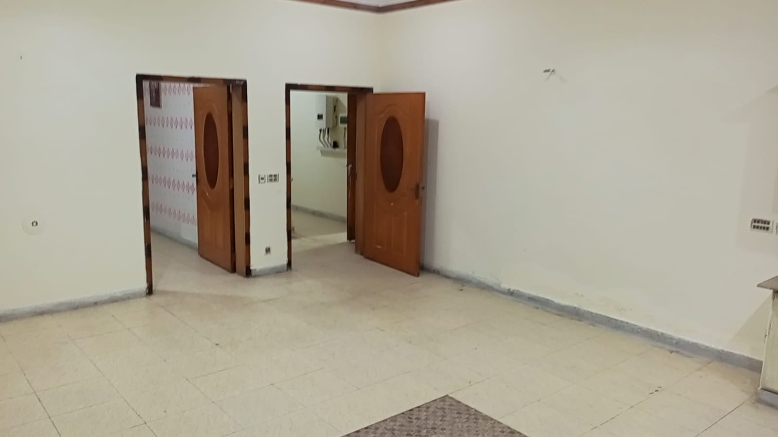 Ultra Luxury Brand New 4-Bed 4 Baths DD Lounge House for Rent