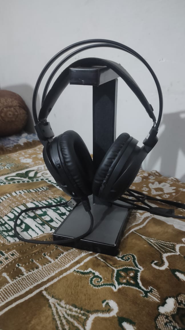 🎧 Personalized Black Hardwood Headphone Stand