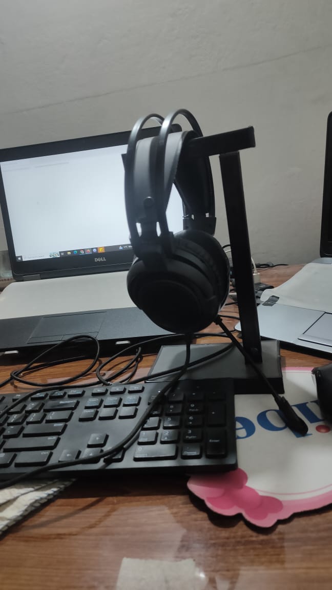 🎧 Personalized Black Hardwood Headphone Stand
