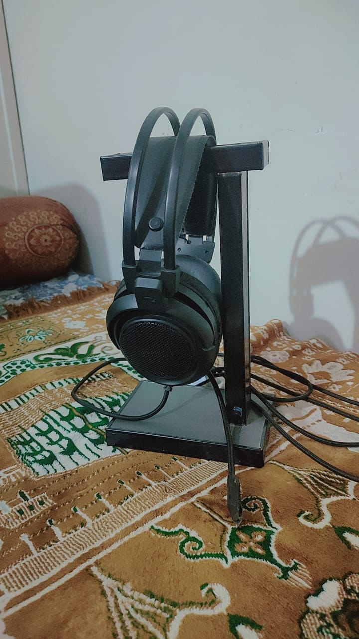 🎧 Personalized Black Hardwood Headphone Stand